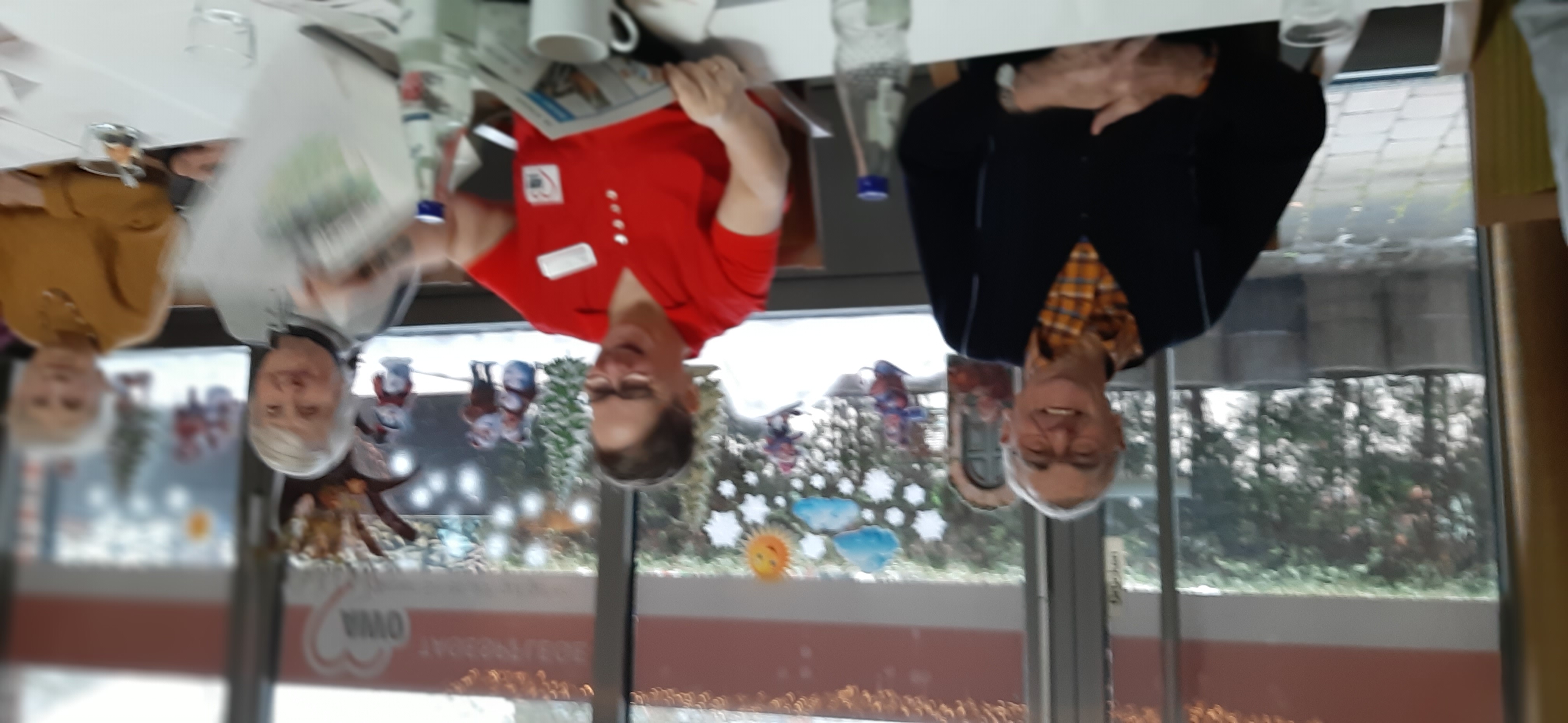 Zeitungsschau in der Tagespflege ...